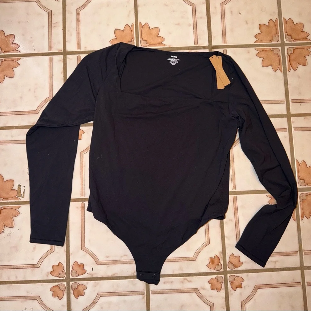 NWT SKIMS GRAPHITE FITS EVERYBODY LONG SLEEVE SQUARE NECK BODYSUIT - Picture 1 of 6